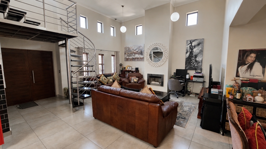 5 Bedroom Property for Sale in Sunningdale Western Cape